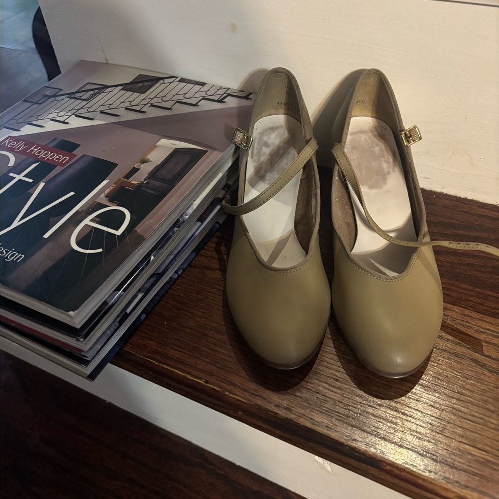 Teen Tap Shoes in Beige with Metal Toe Plates